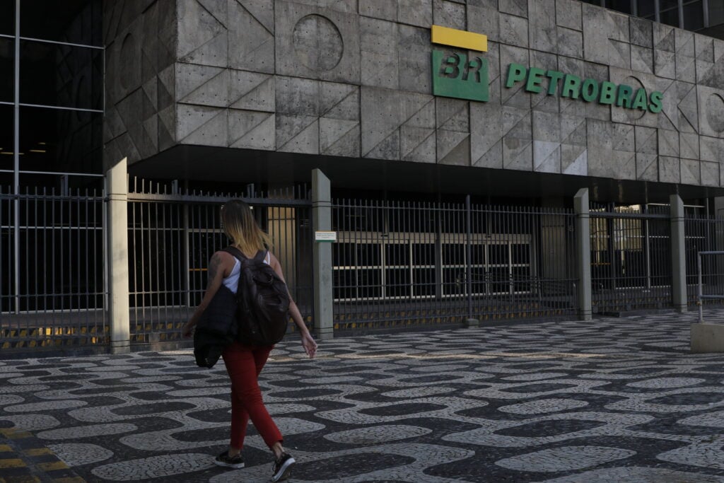 Programa Petrobras Jovem Aprendiz vai abrir mais de mil vagas