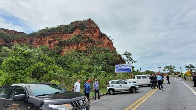 Sinfra libera passagem de vans com 11 passageiros no portão do inferno