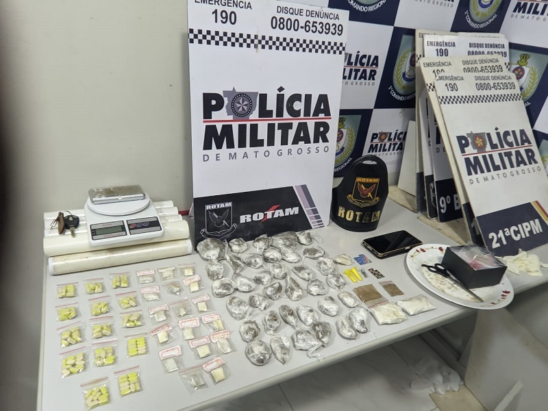 Rotam prende dupla com 138 comprimidos de ecstasy e 35 porções de maconha