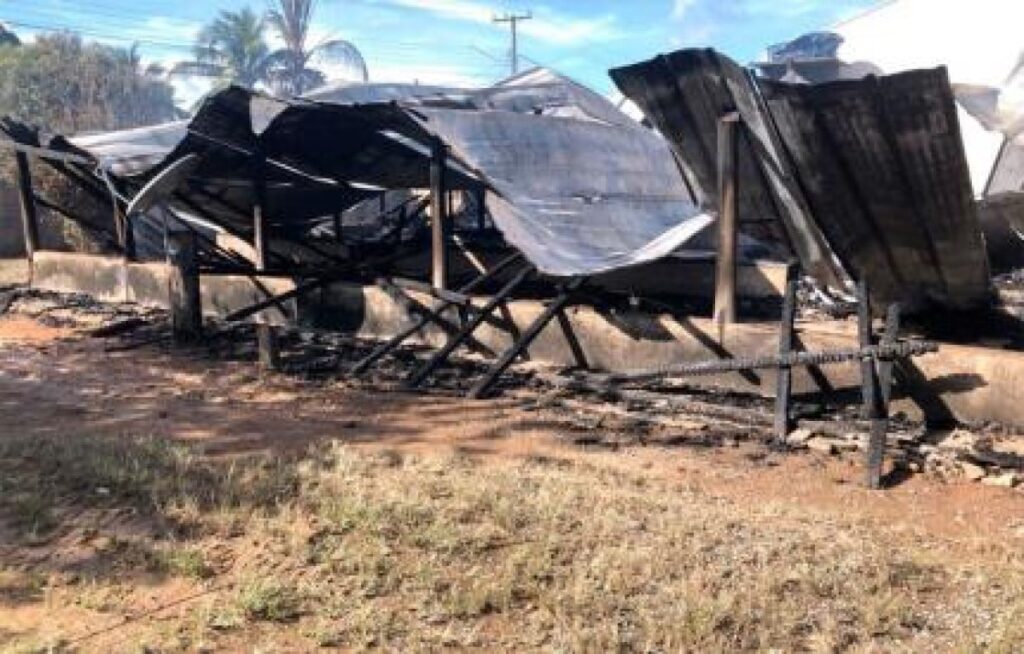 Celular pega fogo durante carregamento a noite e causa incêndio em residência em Nova Monte Verde (MT)