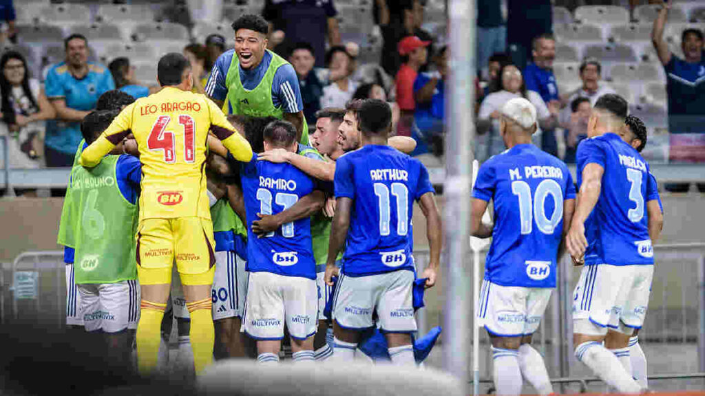 Cruzeiro aproveita erros do Botafogo e vence no Mineirão na estreia do Brasileirão