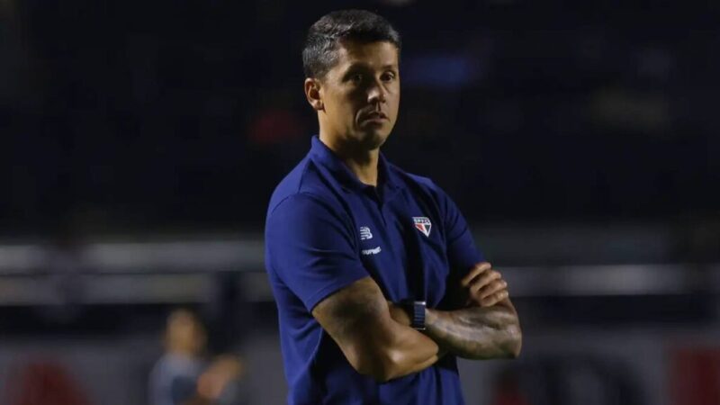 São Paulo demite técnico Thiago Carpini após derrota para o Flamengo no Brasileirão