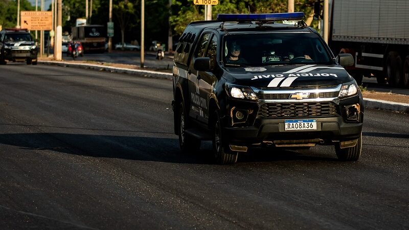 Polícia Civil prende em SC homem que matou vítima a facadas em Cuiabá