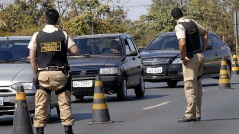 Denúncia anônima apoiada em elementos concretos justifica abordagem policial e busca veicular