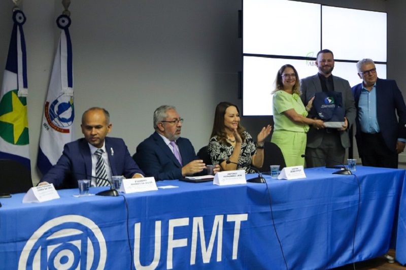 Coletânea com diagnósticos de 13 bacias é lançada em Cuiabá