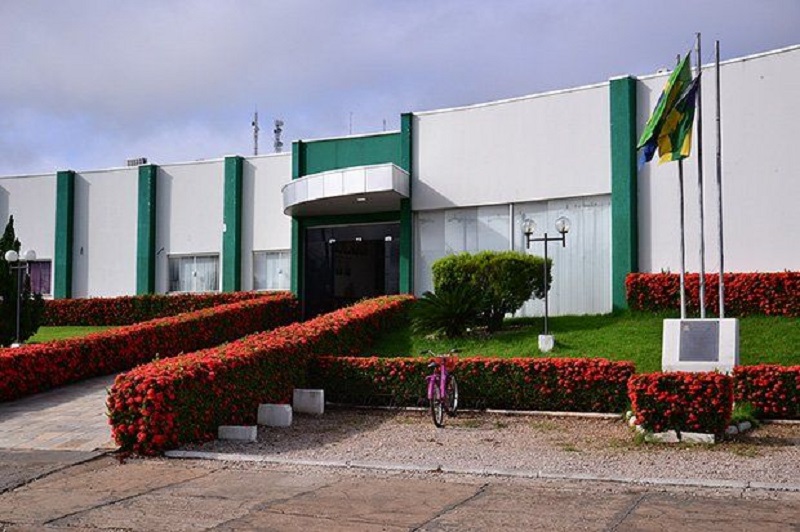 Lei que concedia aposentadoria especial de magistério a professores é inconstitucional declara TJMT