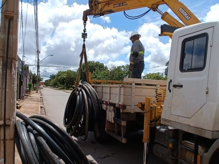 Polícia Civil prende funcionários de empresa flagrados com uma tonelada de fios de cobre furtados