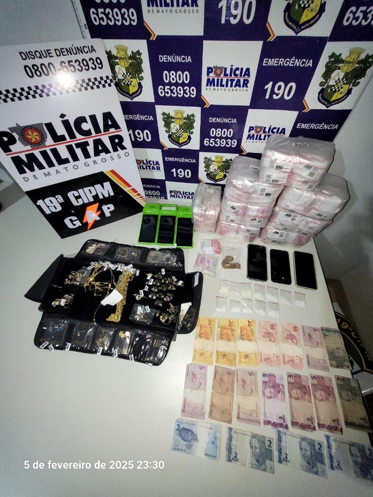 PM prende dono de distribuidora de bebidas por tráfico e apreende drogas e adolescente